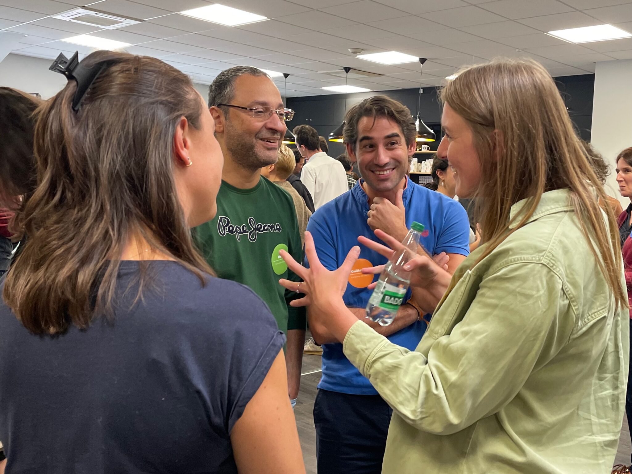 Photo de participants à un atelier en train de discuter
